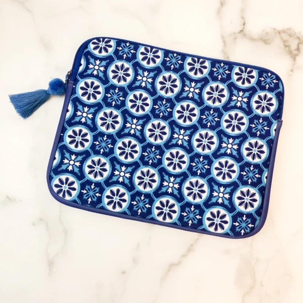 Simply Southern Tablet Case Blue Patterned Zip NWT